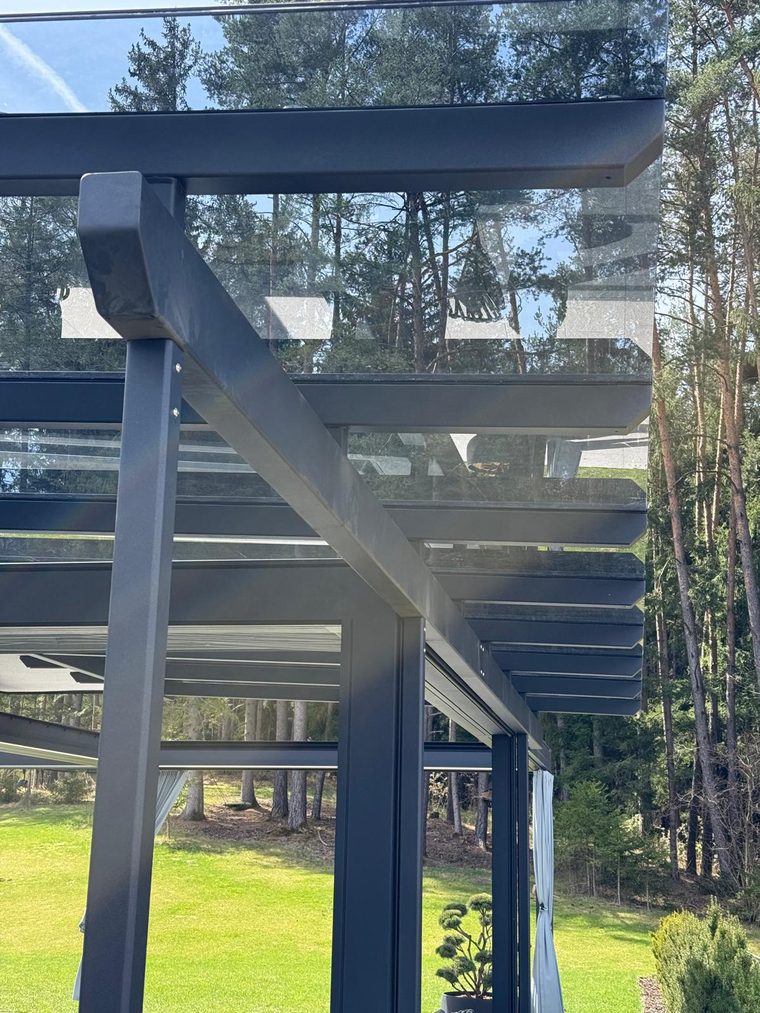 Copertura per terrazza in acciaio e vetro